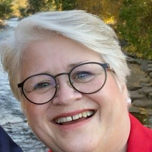 Meet your Posher, Laurie